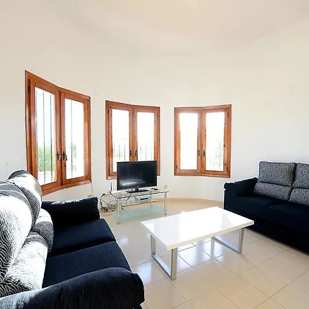 Cecilia - Plusholidays Vila Calpe